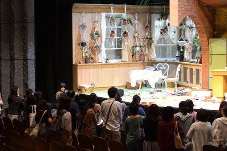 舞台『TRUE WEST～本物の西部～』バックステージツアー