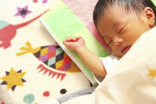 赤ちゃん 寝言泣き に要注意 夜泣き専門保育士 に聞いた 安眠のための改善方法 1 4 ハピママ