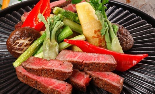 肉料理がうまい宿 ベスト10発表 1位はトラベルアワード連続受賞の 肉自慢 人気宿 1 3 うまいめし