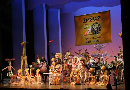 劇団四季『ライオンキング』日本上演20周年特別カーテンコールより