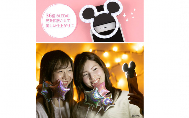 瞳にミッキーが映る ミッキー型スマホライト ディズニーキャラクターuniversal Clip Light が登場 ディズニー特集 ウレぴあ総研