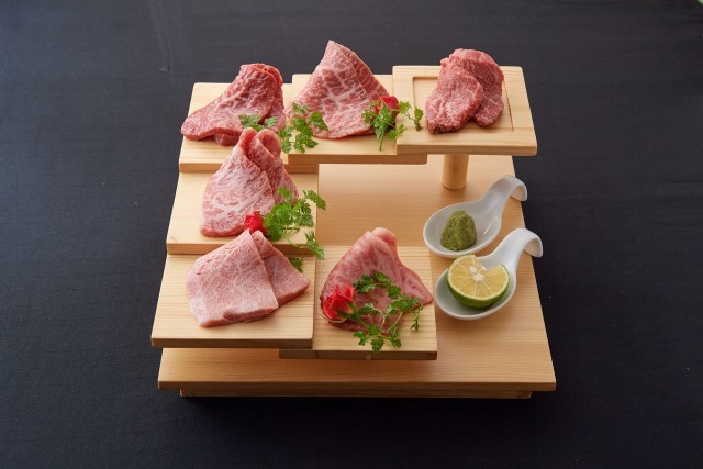 ビルまるごと 焼肉タワー 和牛赤身握り や 生うにの肉巻き も味わえる 麻布十番 焼肉 Bulls 新店open うまい肉