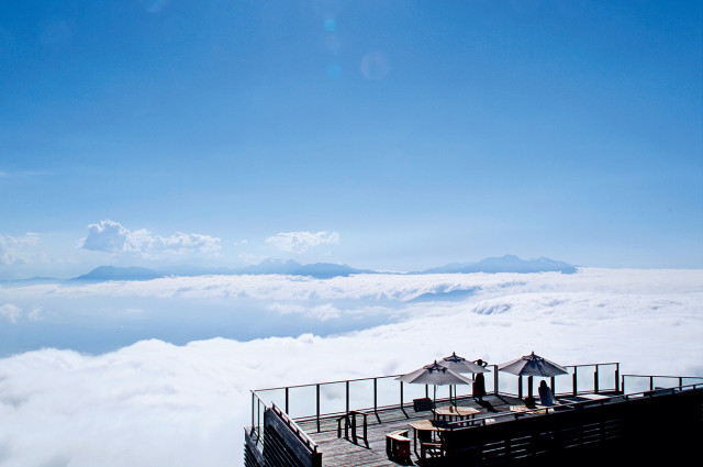 これぞ 天空の別天地 山頂から雲海を見渡せる 超絶景 体験 ハピママ