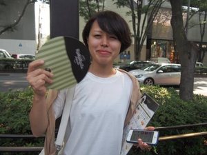 長 い行列に並んでいる人はスマホで何をしている 人気店で調査してみた 2 3 ウレぴあ総研