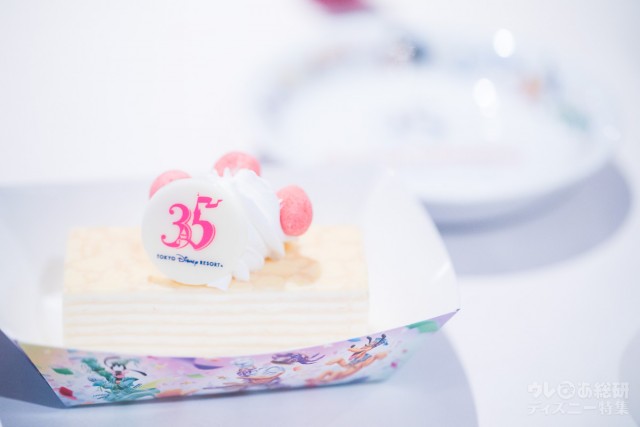 Tdl35周年 プレートがかわいい しっとり甘いミルクレープ ディズニー特集 ウレぴあ総研