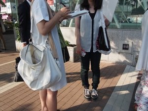 長 い行列に並んでいる人はスマホで何をしている 人気店で調査してみた 2 3 ウレぴあ総研