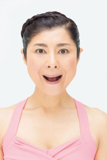 1週間で小顔 デカ目に 間々田佳子流 顔ヨガ で なりたい顔 になる方法 3 4 Mimot ミモット