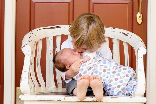 2人目育児にありがち 上の子の 赤ちゃん返り を防ぐ言葉がけ 1 3 ハピママ