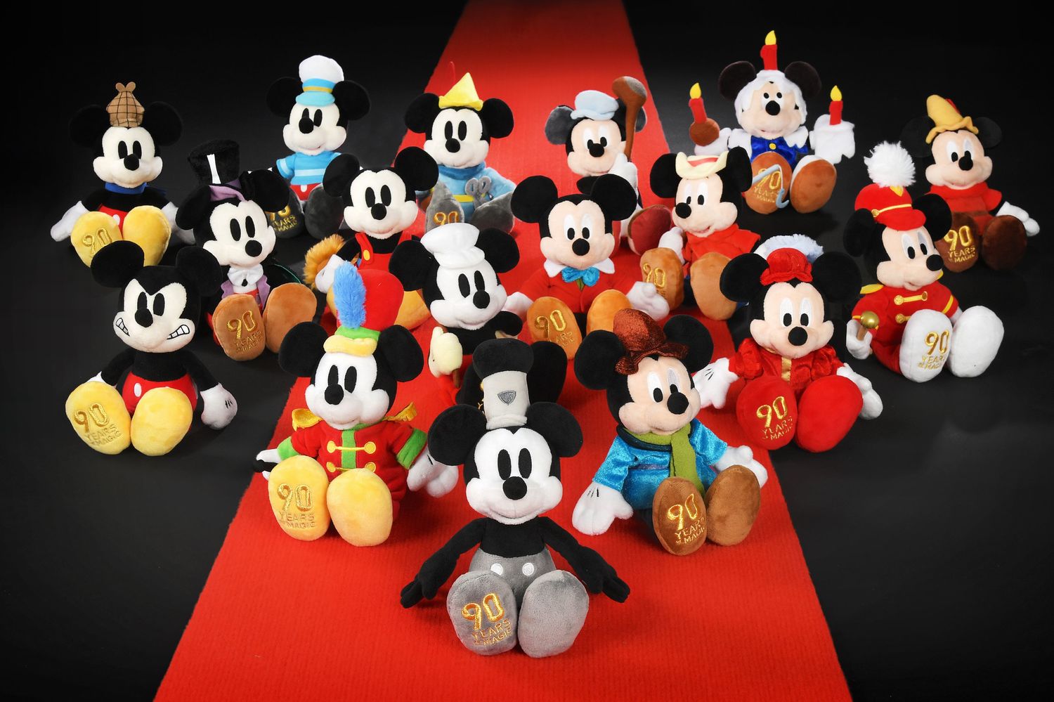 歴代ミッキーのぬいぐるみ・ツムツムが毎月発売! ディズニーストア「Mickey Film Collection」（写真 1/7