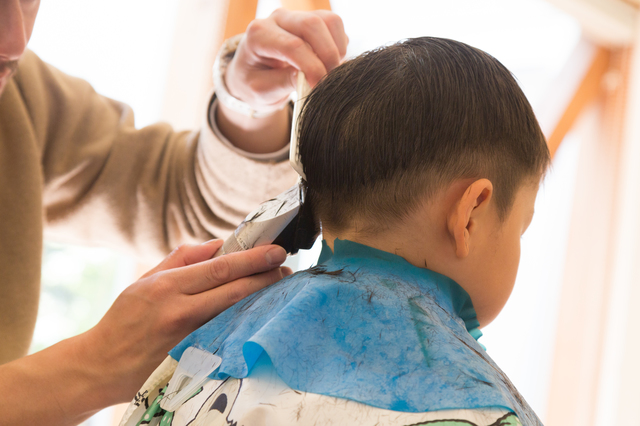 子どもの散髪 美容師が教える 初めてママでもできる 男の子のセルフカット 1 2 ハピママ