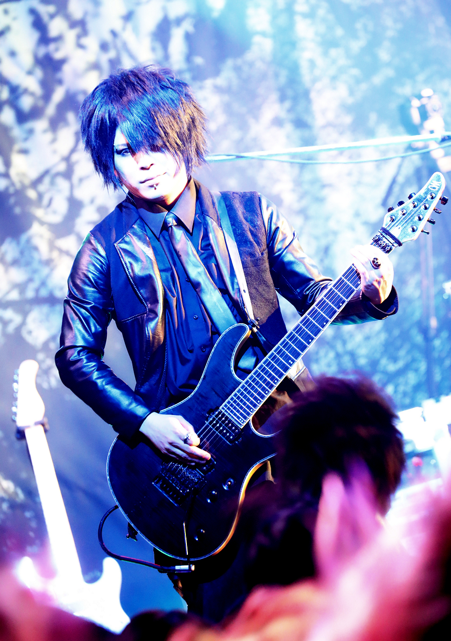 V系 アルルカン 赤 と 黒 の二面性を魅せた夜 新宿renyツアーファイナルレポ 写真満載 写真 3 37 ウレぴあ総研